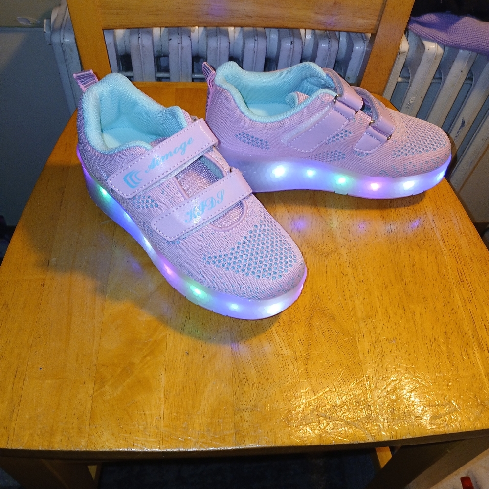 Kids Light-Up Sneakers - Pink
